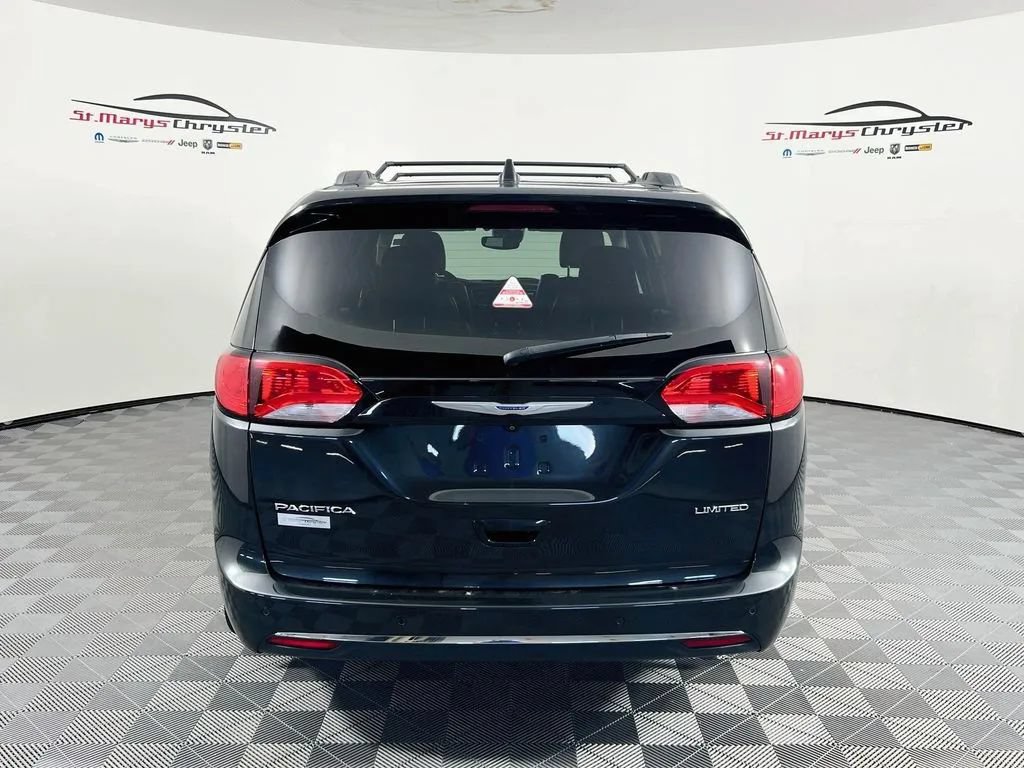 Used 2019 Chrysler Pacifica Limited w/ Tire & Wheel Group FWD image 7