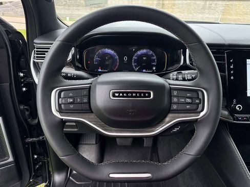 Used 2023 Jeep Wagoneer Series II w/ Flexible Seating Group AWD/4WD image 22