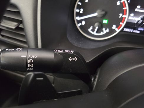 Used 2024 Nissan Rogue S AWD/4WD image 18
