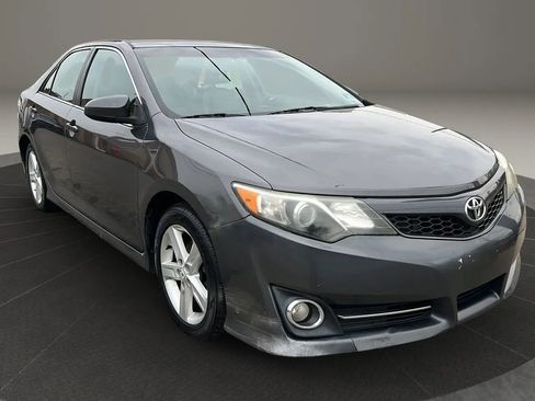 Used 2012 Toyota Camry XLE image 3