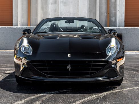 Used 2017 Ferrari California T RWD image 15