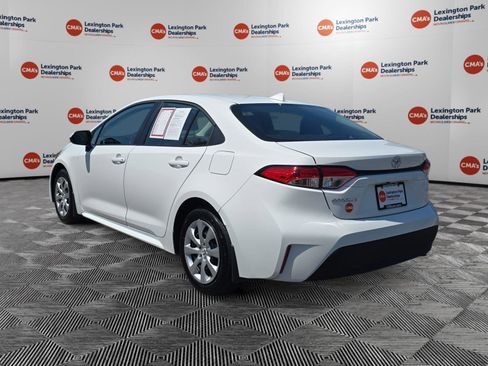 Used 2025 Toyota Corolla LE FWD image 5