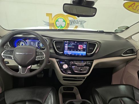 Certified 2024 Chrysler Pacifica Touring-L FWD image 15