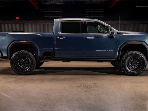 Used 2025 GMC Sierra 2500 Denali w/ Denali Reserve Package AWD/4WD image 11