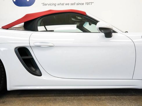 Used 2020 Porsche 718 Boxster Spyder RWD image 20