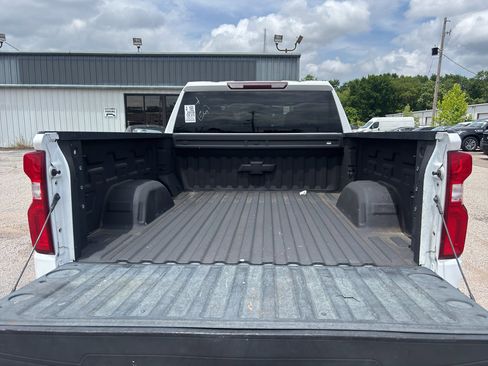 Used 2019 Chevrolet Silverado 1500 Custom w/ Custom Value Package AWD/4WD image 5
