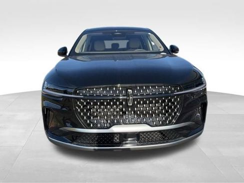 Used 2025 Lincoln Nautilus Premier w/ Equipment Group 102A image 8