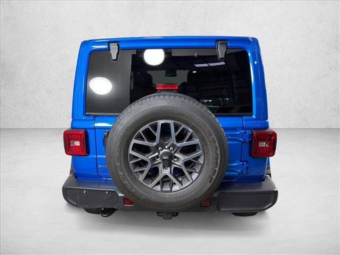 Used 2025 Jeep Wrangler Unlimited Sahara AWD/4WD image 4