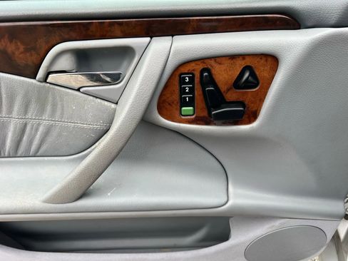 Used 2000 Mercedes-Benz E 320 Sedan image 15