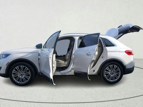 Used 2018 Lincoln MKX Reserve w/ Driver Assistance Package image 11