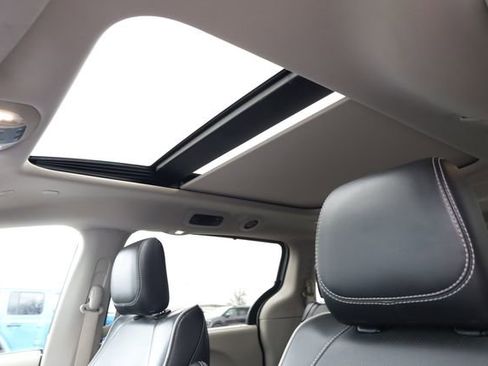 Used 2024 Chrysler Pacifica Limited image 22