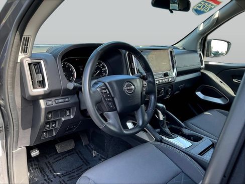 Used 2025 Nissan Frontier SV w/ SV Convenience Package AWD/4WD image 21