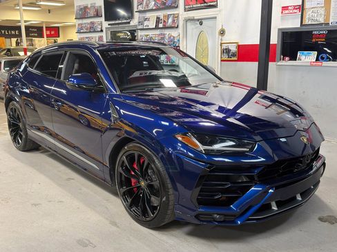 Used 2019 Lamborghini Urus image 3