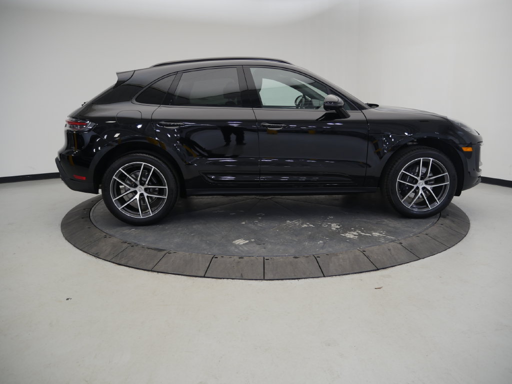 Certified 2026 Porsche Macan AWD/4WD image 8