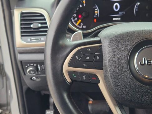 Used 2016 Jeep Grand Cherokee Laredo image 25