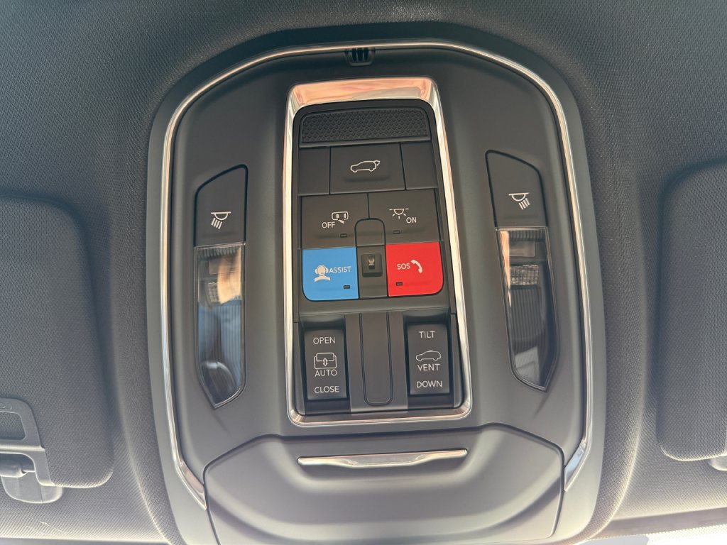 Used 2025 Jeep Grand Cherokee L Altitude AWD/4WD image 25