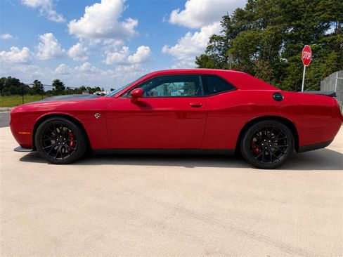 Used 2015 Dodge Challenger SRT Hellcat RWD image 4