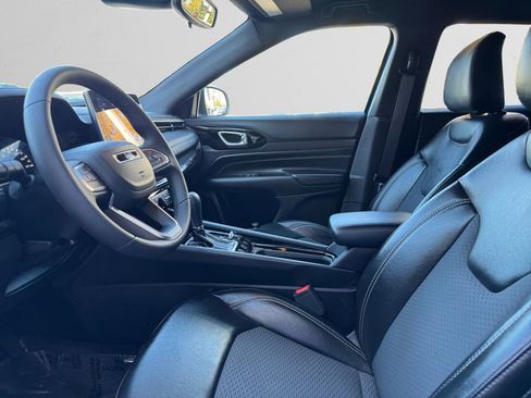 Used 2023 Jeep Compass Altitude image 11