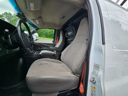 Used 2023 Chevrolet Express 3500 w/ Driver Convenience Package RWD image 10