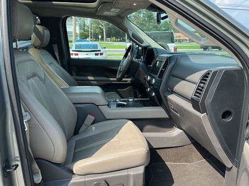 Used 2019 Ford Expedition Limited w/ Equipment Group 302A AWD/4WD image 13