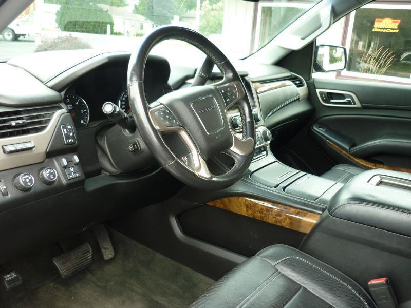 Used 2015 GMC Yukon Denali w/ Touring Package AWD/4WD image 12