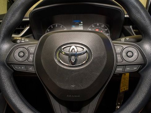 Used 2025 Toyota Corolla LE image 17