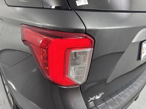Used 2020 Ford Explorer XLT w/ Equipment Group 202A AWD/4WD image 32