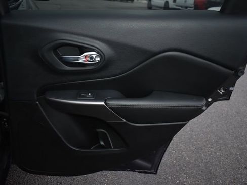 Used 2019 Jeep Cherokee Limited w/ Luxury Group image 46