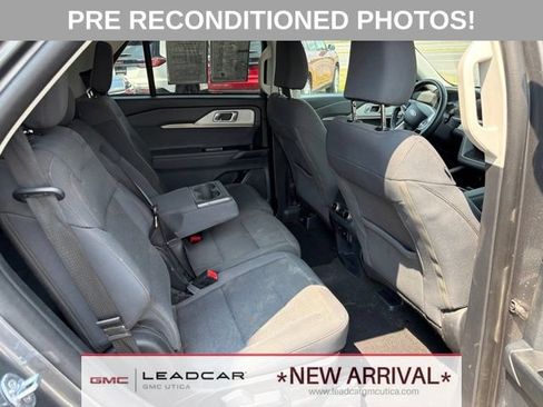 Used 2025 Ford Explorer Active AWD/4WD image 13