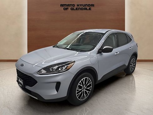 Used 2022 Ford Escape SE w/ Cold Weather Package FWD image 2