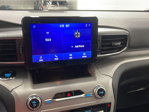 Used 2024 Ford Explorer XLT w/ Equipment Group 202A AWD/4WD image 8
