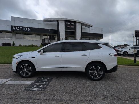 Used 2022 Buick Enclave Essence w/ Experience Buick Package image 2