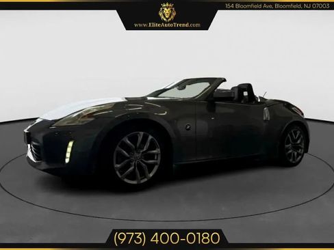 Used 2014 Nissan 370Z Touring image 9