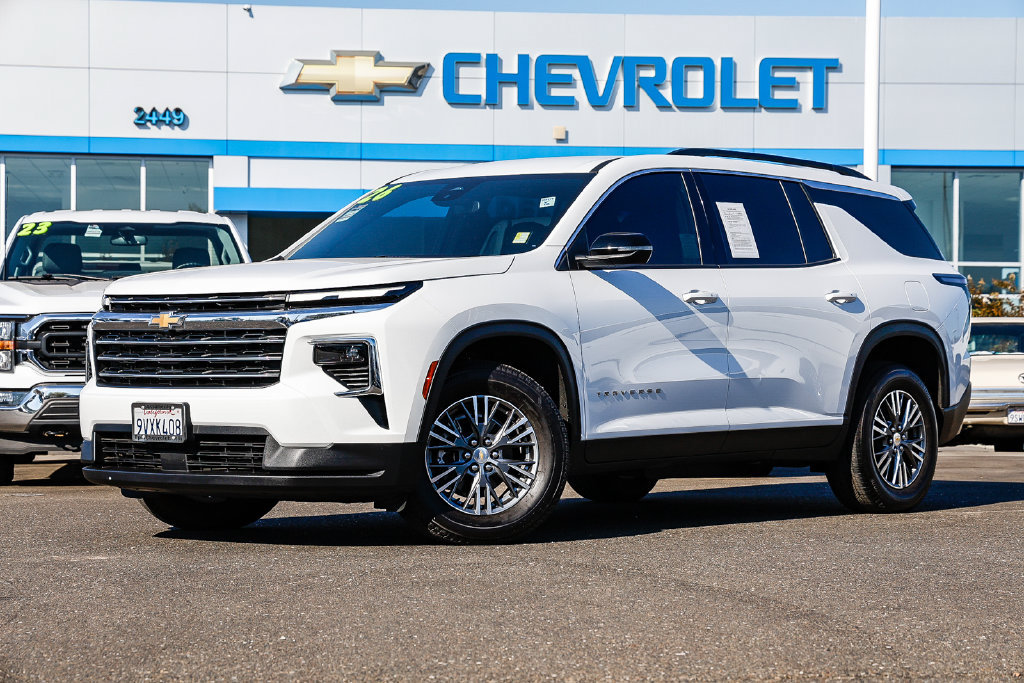 Used 2026 Chevrolet Traverse LT AWD/4WD image 1