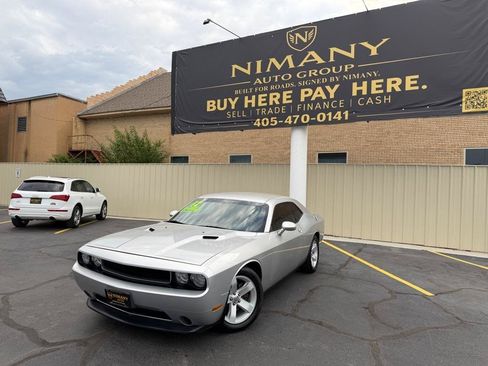 Used 2012 Dodge Challenger SXT RWD image 6