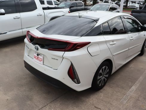 Used 2020 Toyota Prius Prime Limited image 10
