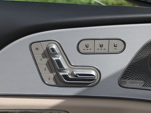 Used 2025 Mercedes-Benz GLS 450 4MATIC image 15