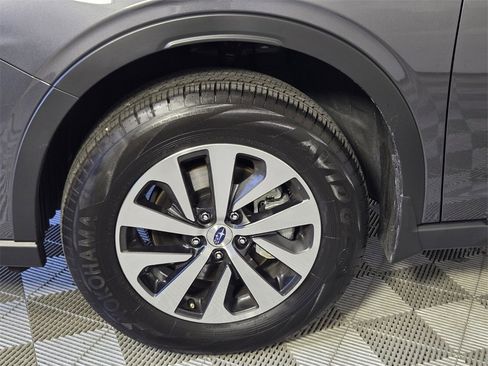 Used 2022 Subaru Outback Premium image 5
