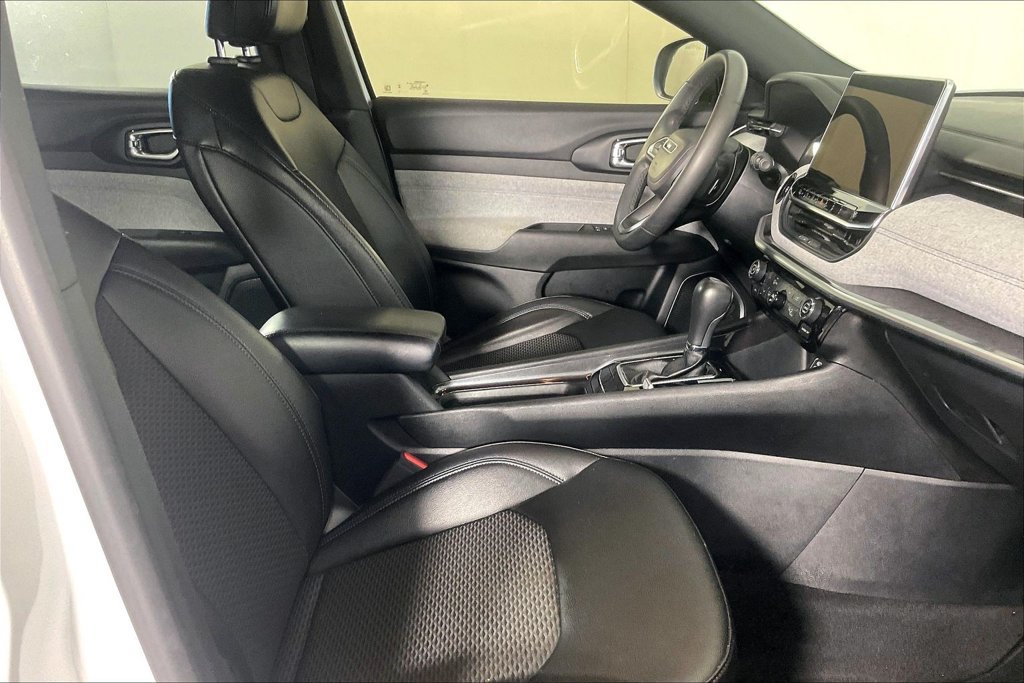 Used 2024 Jeep Compass Latitude AWD/4WD image 9