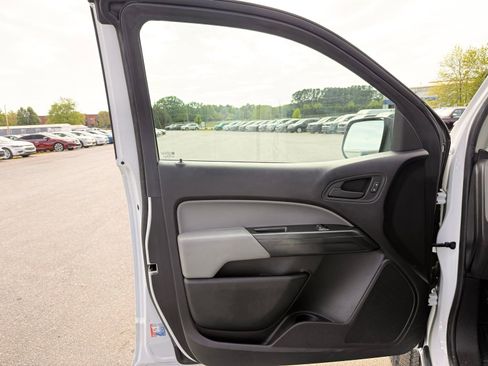 Used 2018 Chevrolet Colorado W/T w/ WT Convenience Package RWD image 16