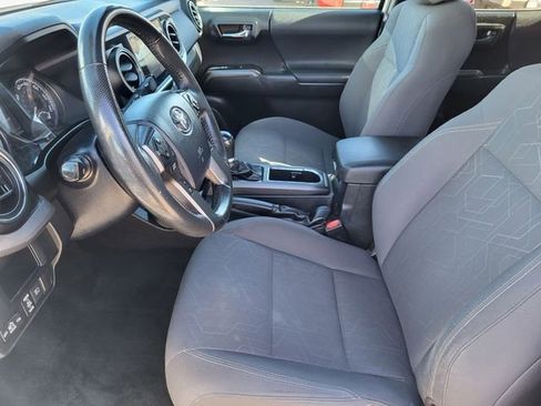Used 2019 Toyota Tacoma TRD Off-Road image 15