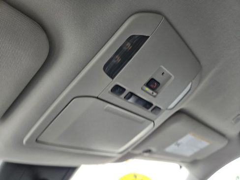 Used 2025 Toyota Highlander LE FWD image 16