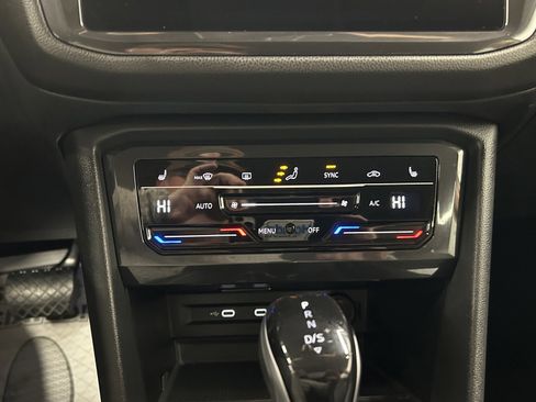 Used 2024 Volkswagen Tiguan SE image 29