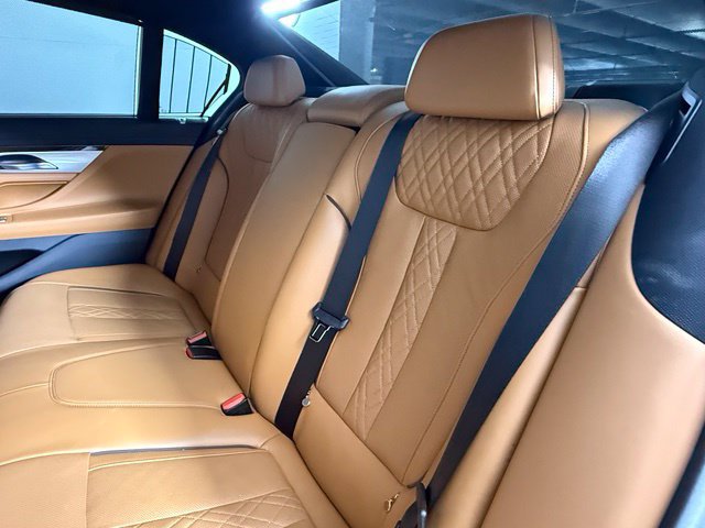 Used 2022 BMW 740i w/ M Sport Package RWD image 19
