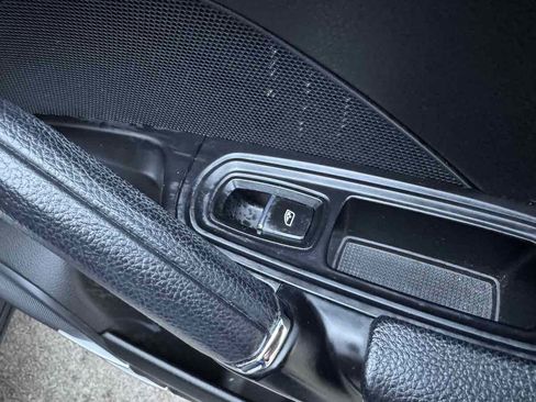 Used 2017 Porsche Cayenne Platinum Edition w/ Premium Package (PJV) image 35