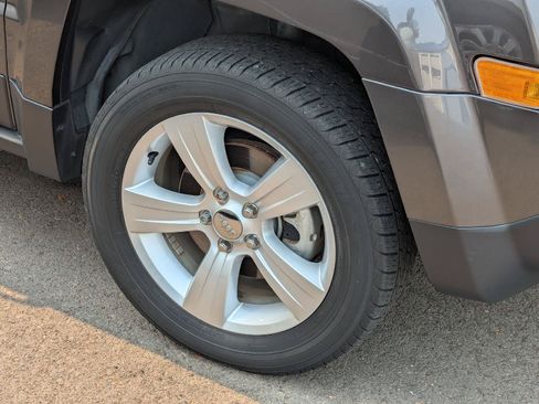 Used 2014 Jeep Patriot Latitude FWD image 9