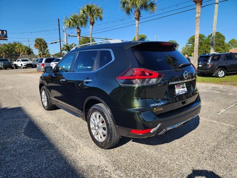 Used 2020 Nissan Rogue SV image 3