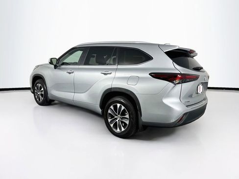 Used 2024 Toyota Highlander XLE FWD image 7