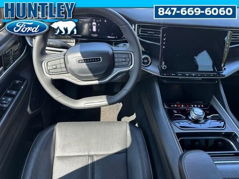 Used 2023 Jeep Wagoneer Series III w/ Convenience Group I AWD/4WD image 15