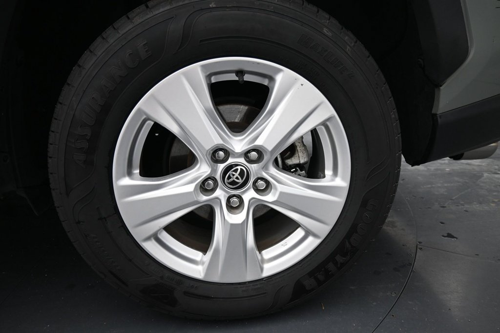 Used 2021 Toyota RAV4 XLE w/ Convenience Package AWD/4WD image 15
